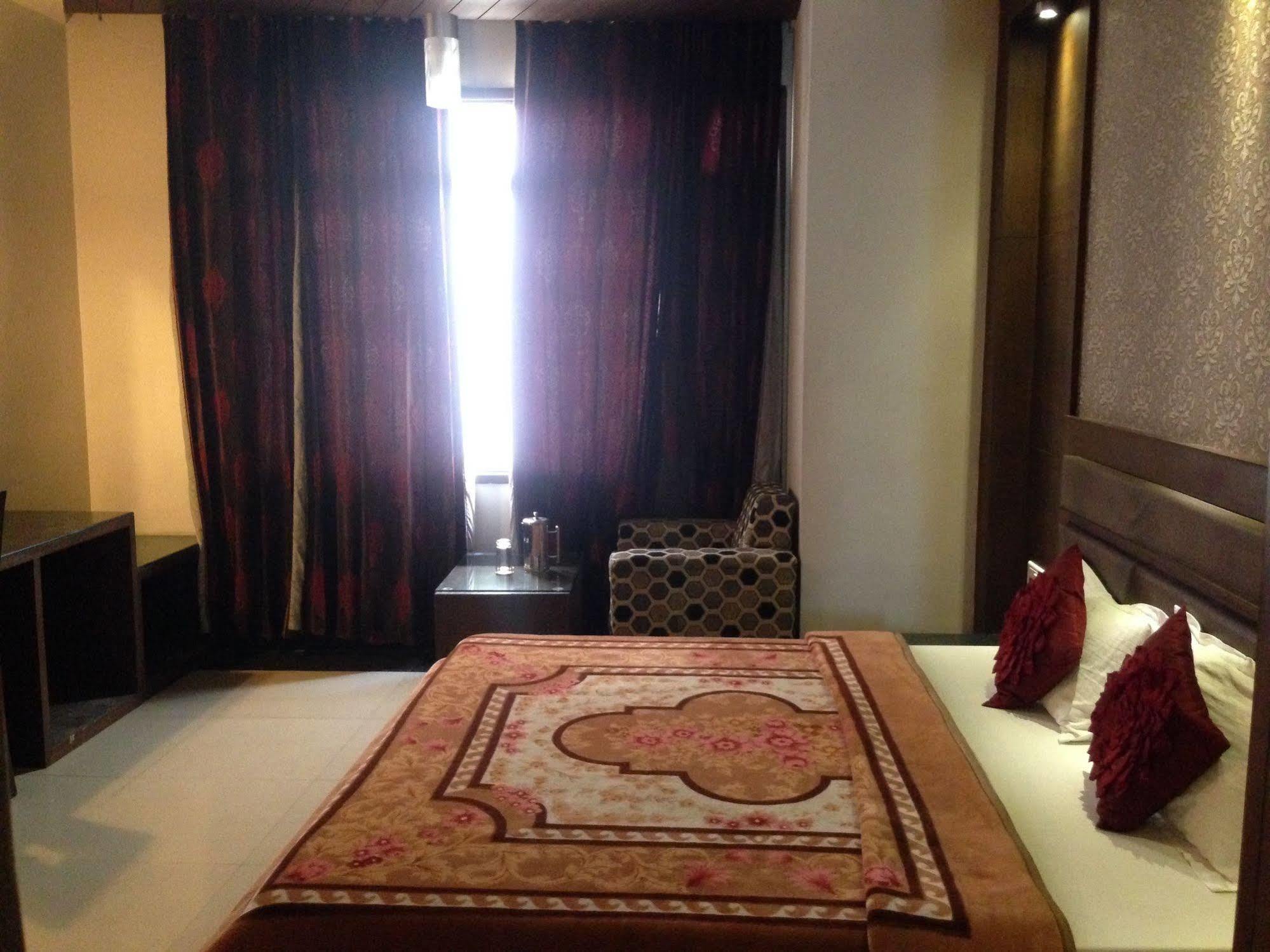 Namaskar Residency Hotel Amritsar Buitenkant foto