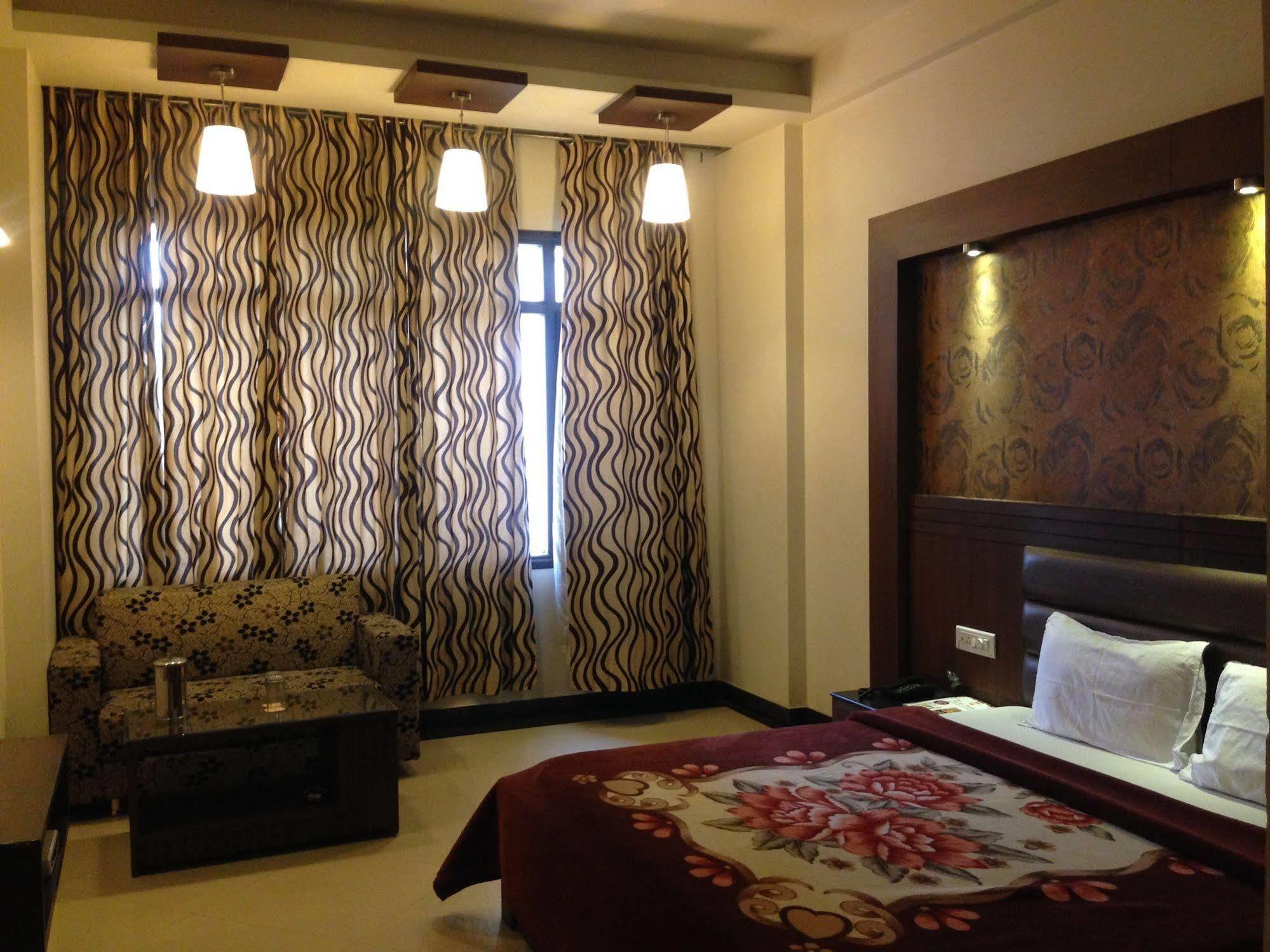 Namaskar Residency Hotel Amritsar Buitenkant foto